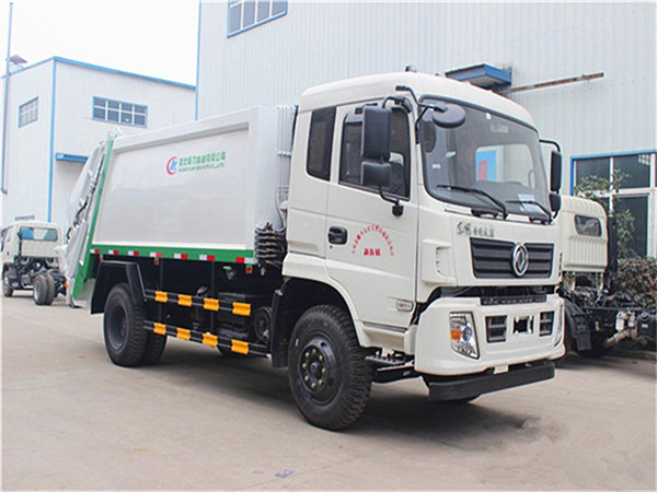 國(guó)五東風(fēng)D913或153壓縮式垃圾車