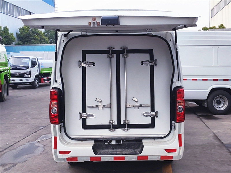 長安睿行M80面包冷藏車