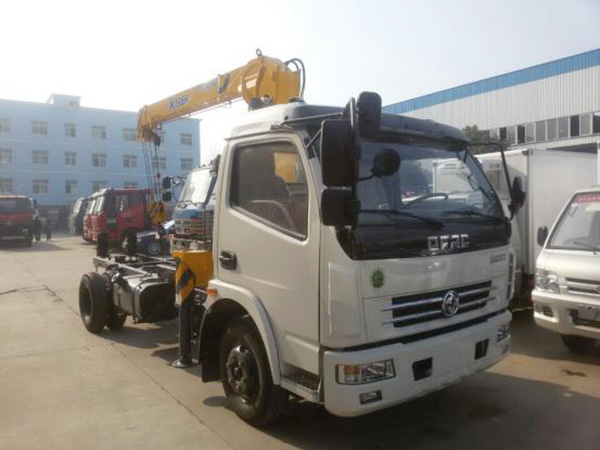 東風(fēng)廂長(zhǎng)4.35隨車(chē)吊