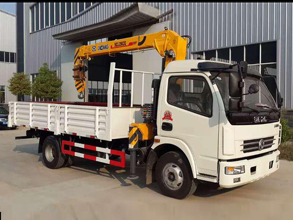 東風(fēng)廂長(zhǎng)4.35隨車(chē)吊