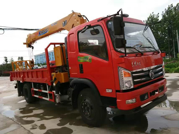 東風(fēng)廂長5.1米隨車吊