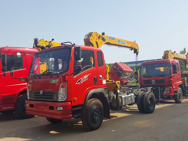 王牌3.6米貨廂藍牌隨車吊