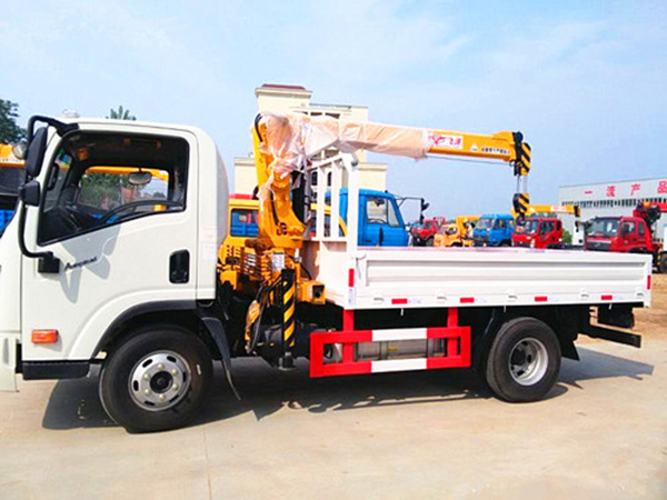 小型大運3.2噸藍牌隨車吊