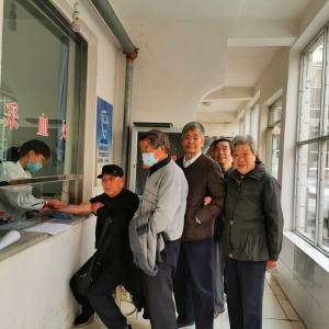 重陽敬老 情暖金秋——集團公司開展敬老助老、關愛老職工活動