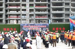 關(guān)愛(ài)生命、預(yù)防為主——集團(tuán)公司在新安縣碧桂園·繁花里舉辦防汛應(yīng)急演練暨安全標(biāo)準(zhǔn)化觀摩