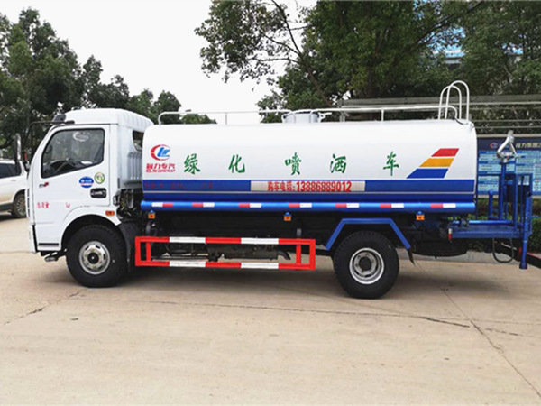 東風(fēng)多利卡D7灑水車