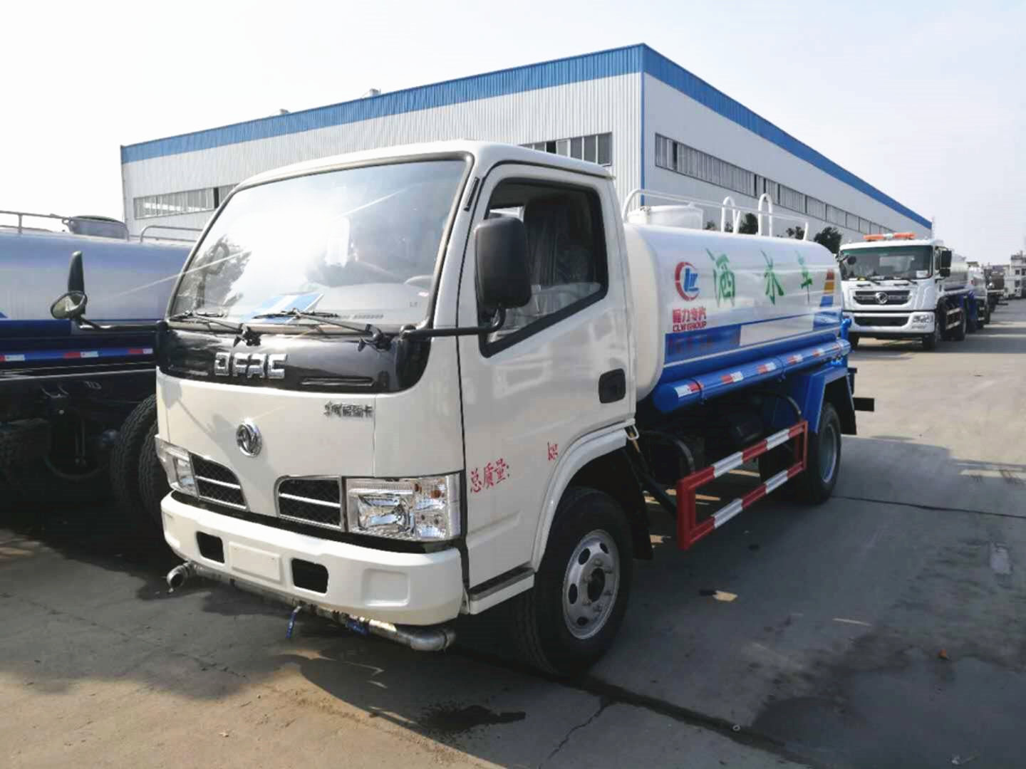 東風(fēng)小區(qū)5噸綠化噴灑車(chē)