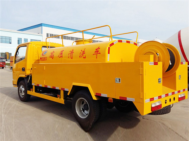 東風(fēng)多利卡8噸高壓清洗車