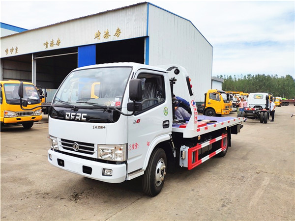 東風(fēng)多利卡藍(lán)牌一拖二清障車