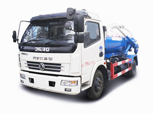 東風多利卡D7吸污車