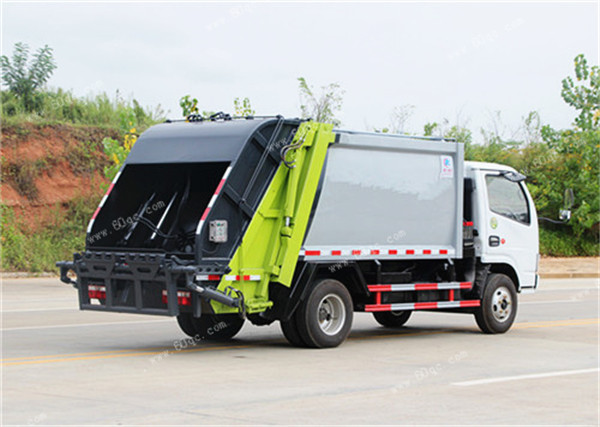 東風(fēng)小多利卡壓縮式垃圾車(chē)