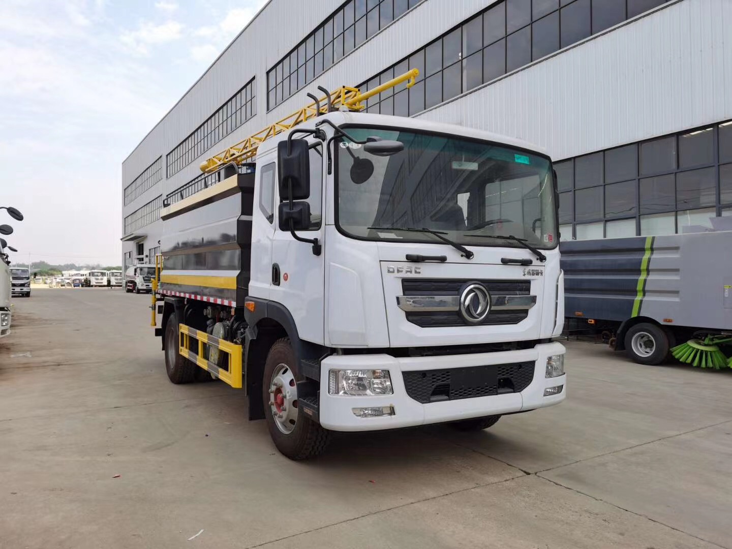 東風多利卡D9鐵路抑塵車