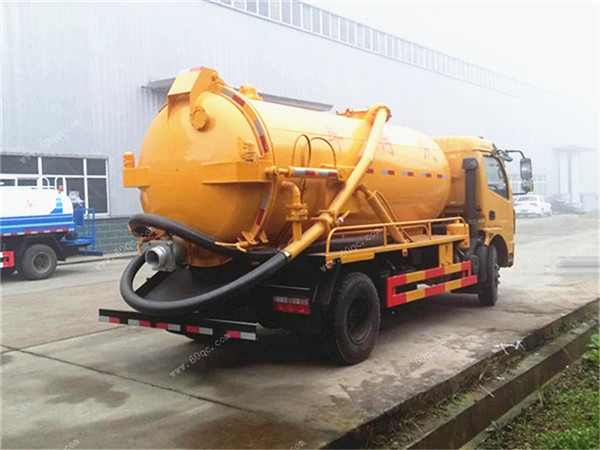 東風多利卡6方吸污車