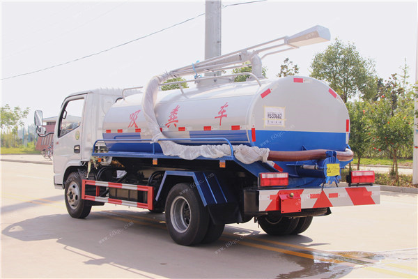 東風多利卡5方吸糞車