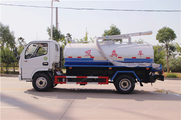 東風多利卡5方吸糞車