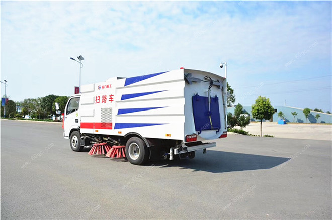 東風多利卡6方掃路車